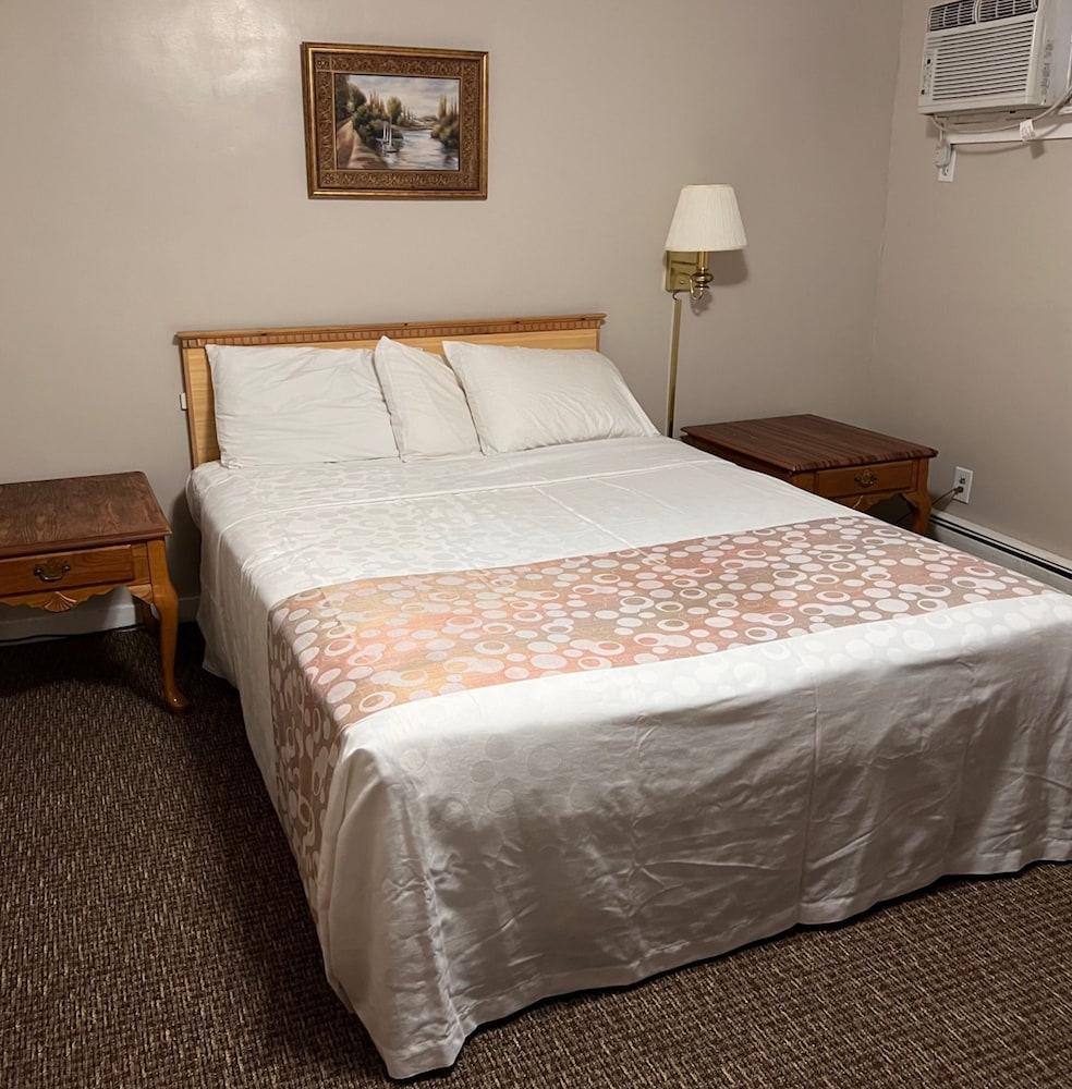 Oswego Inn photo 29