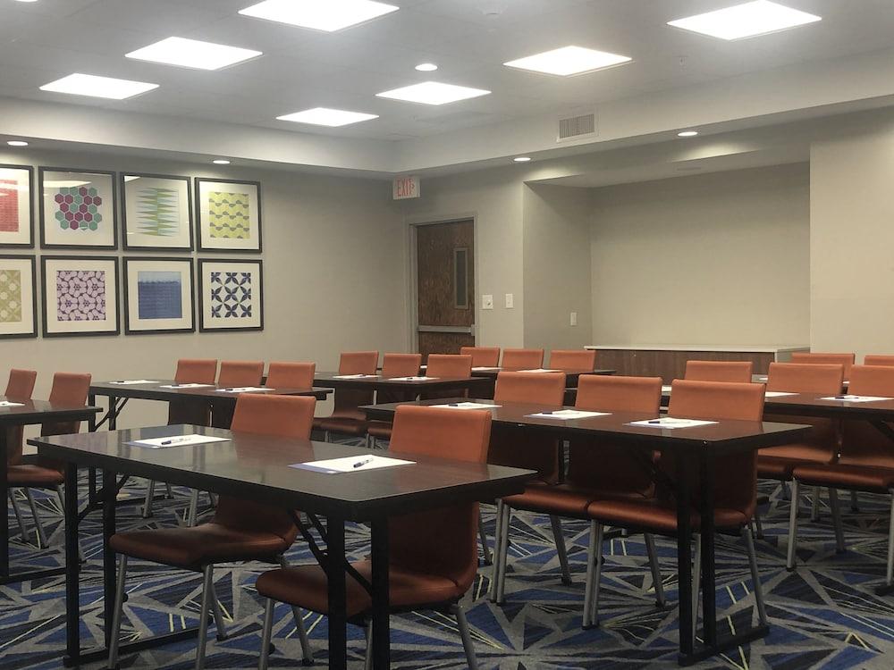 Holiday Inn Express : Hillsboro I-35 by IHG photo 10