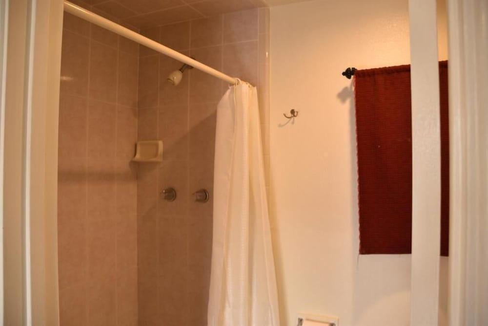 Baycities Motel photo 25