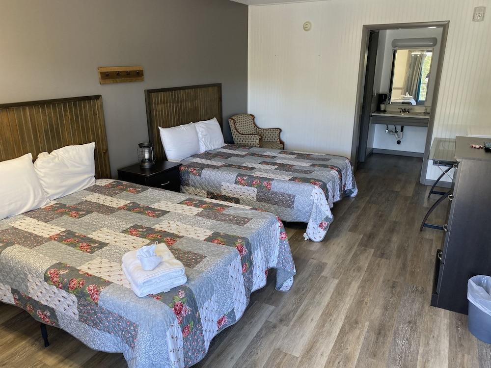 Blue Ridge Rustic Inn photo 4