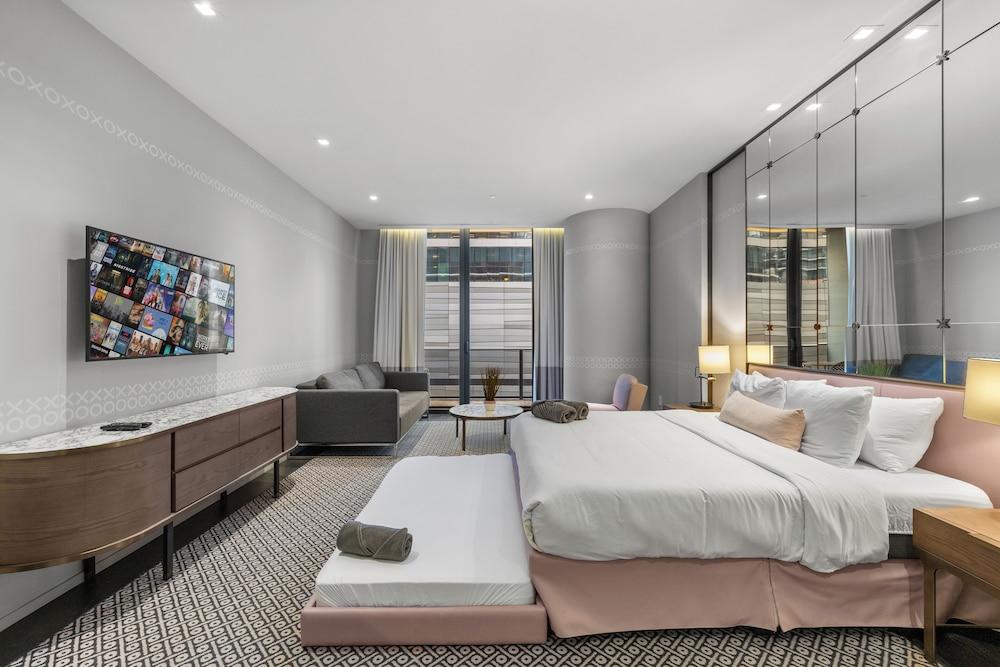 SLS Lux King Suite photo 10
