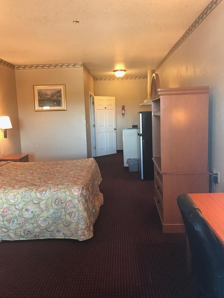 Day N Night Inn photo 8