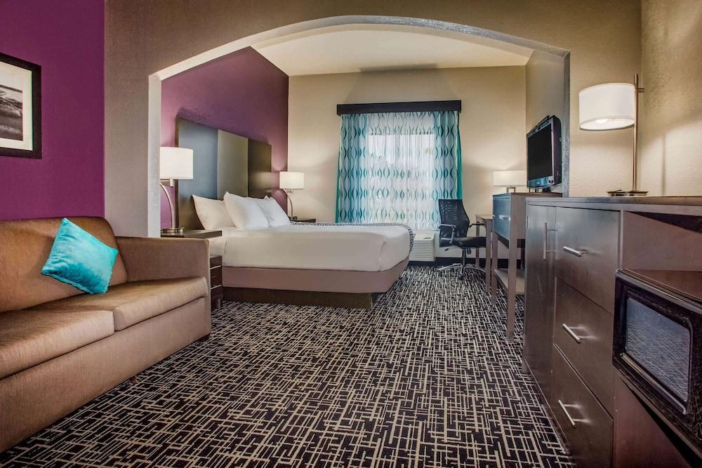 La Quinta Inn & Suites by Wyndham Pontoon Beach photo 11