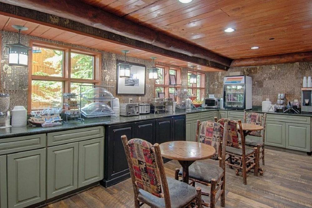Old Creek Lodge photo 33