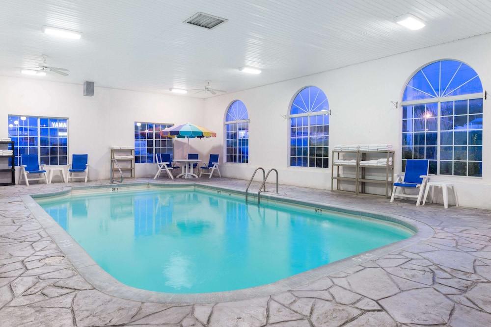 Baymont by Wyndham Osage Beach photo 24