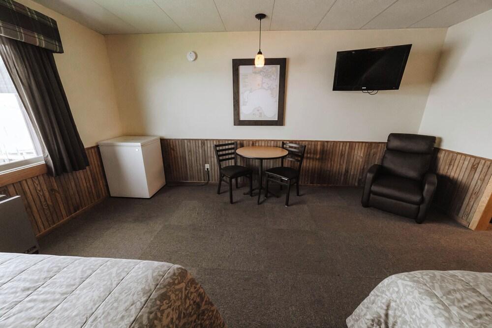 Sportsman's Lodge photo 26