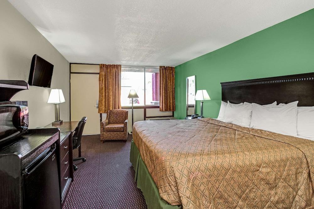 Days Inn by Wyndham York Alabama photo 4