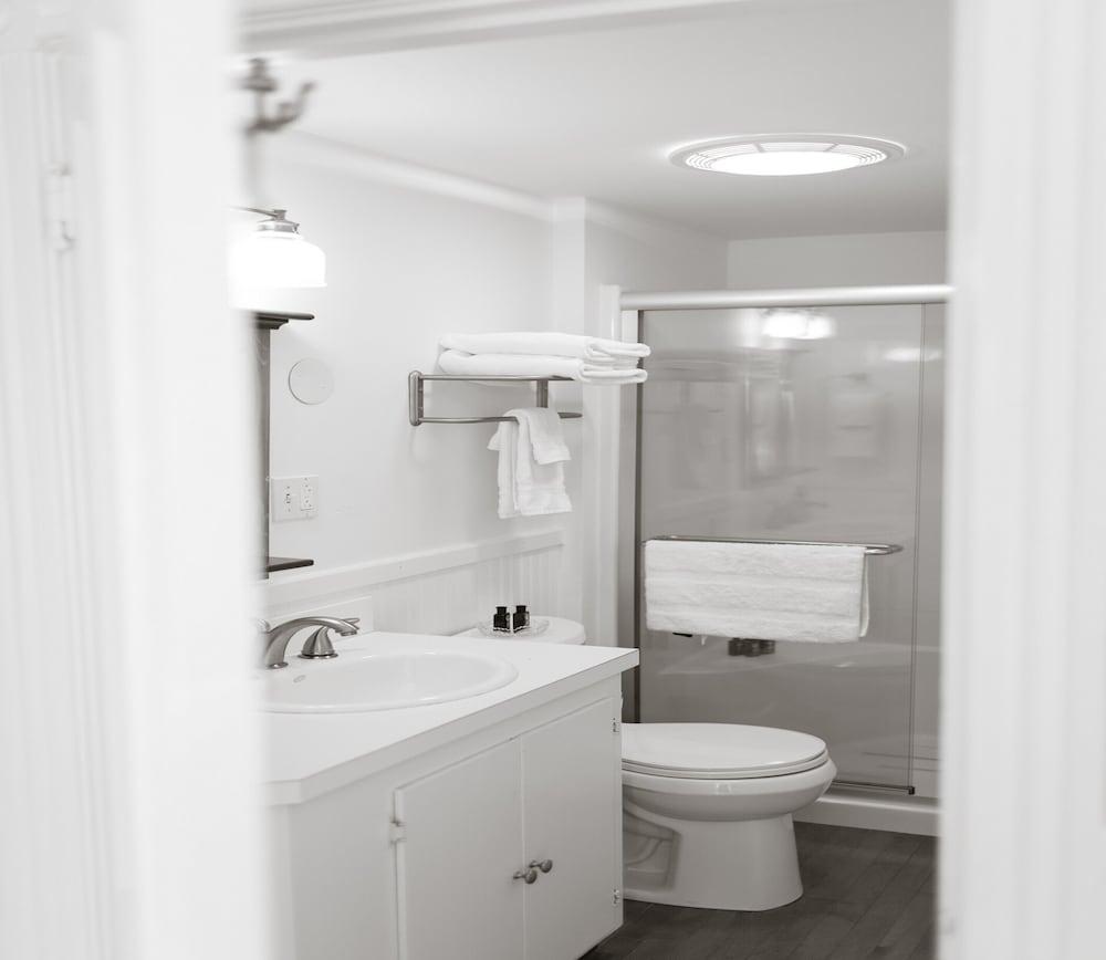 Admirals Quarters Inn photo 53