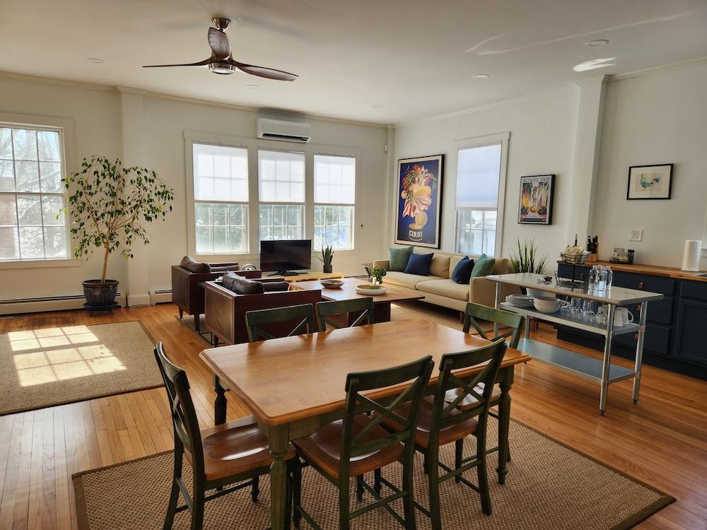 Homeport Inn and Tavern photo 49