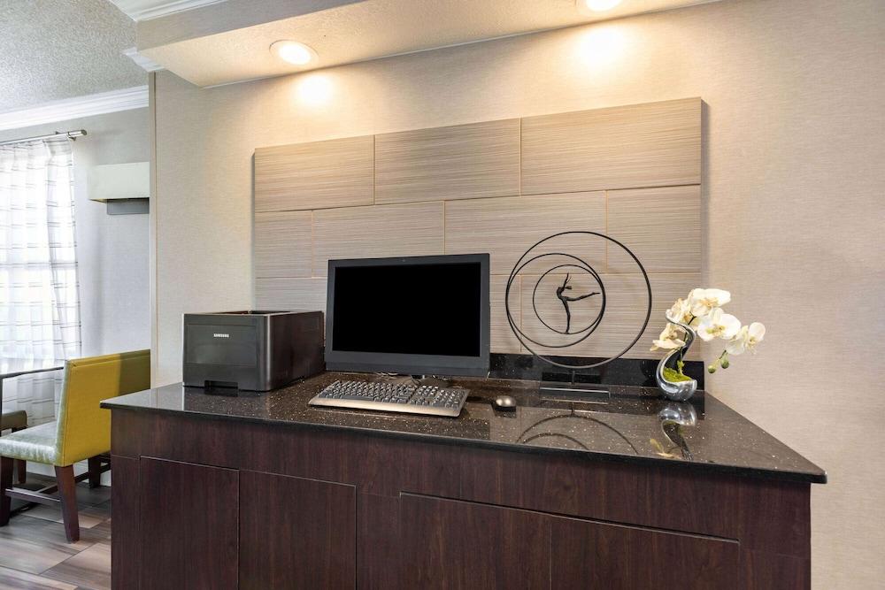 Travelodge by Wyndham El Paso - Airport photo 7