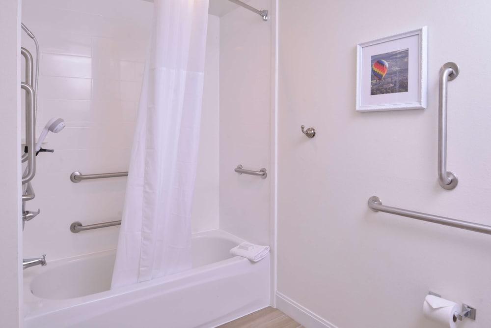 Hampton Inn Lexington-Historic District photo 34
