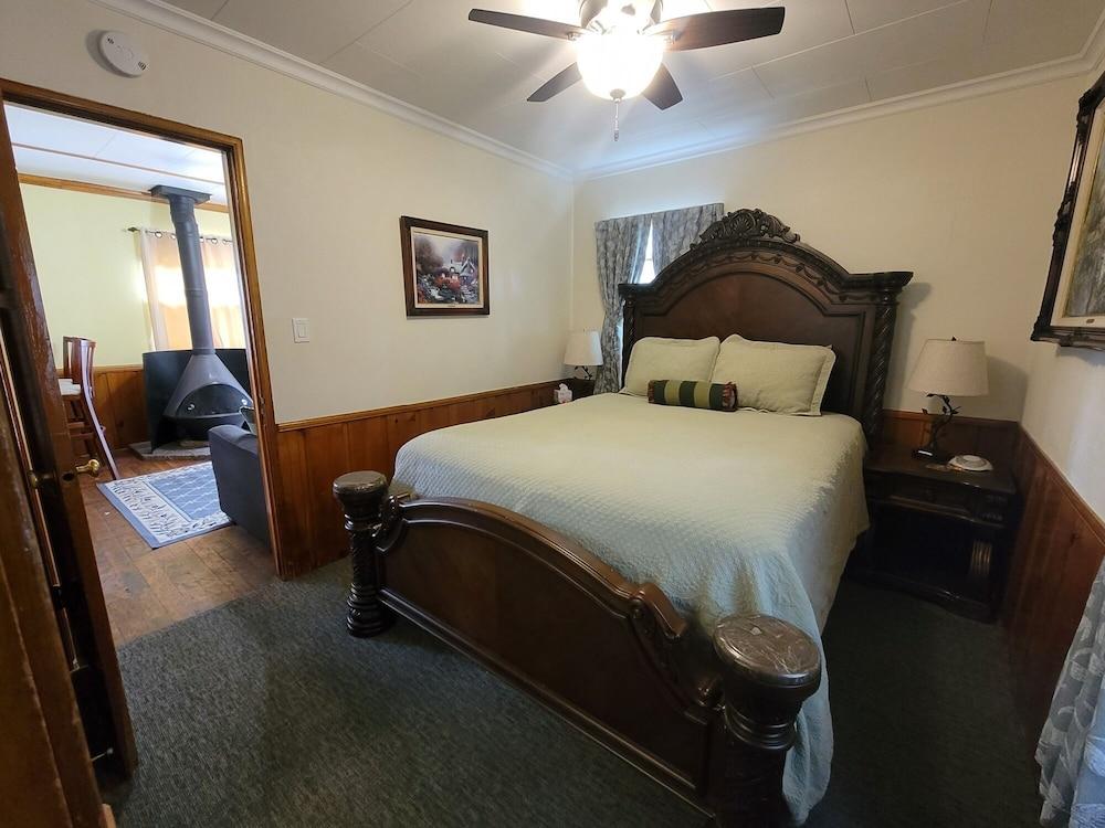 Hillcrest Suites & Cabins photo 3