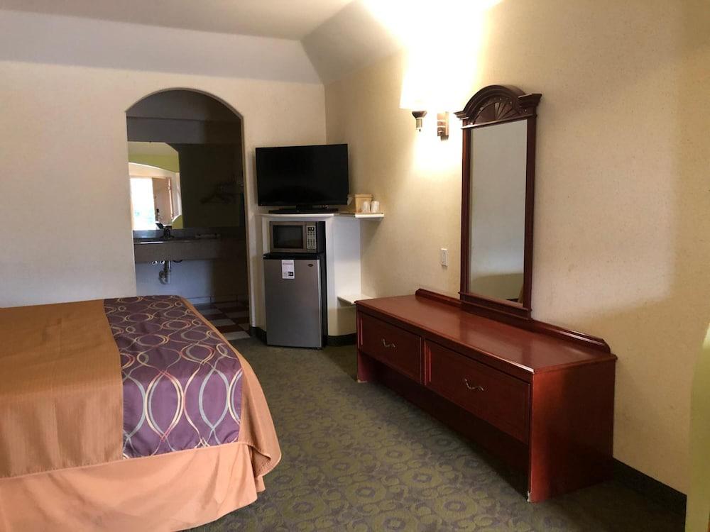 Executive Inn And Suites photo 2