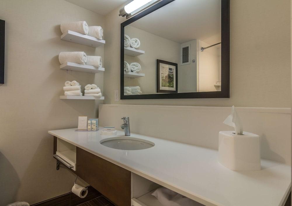Hampton Inn Winchester-University/Mall Area photo 14