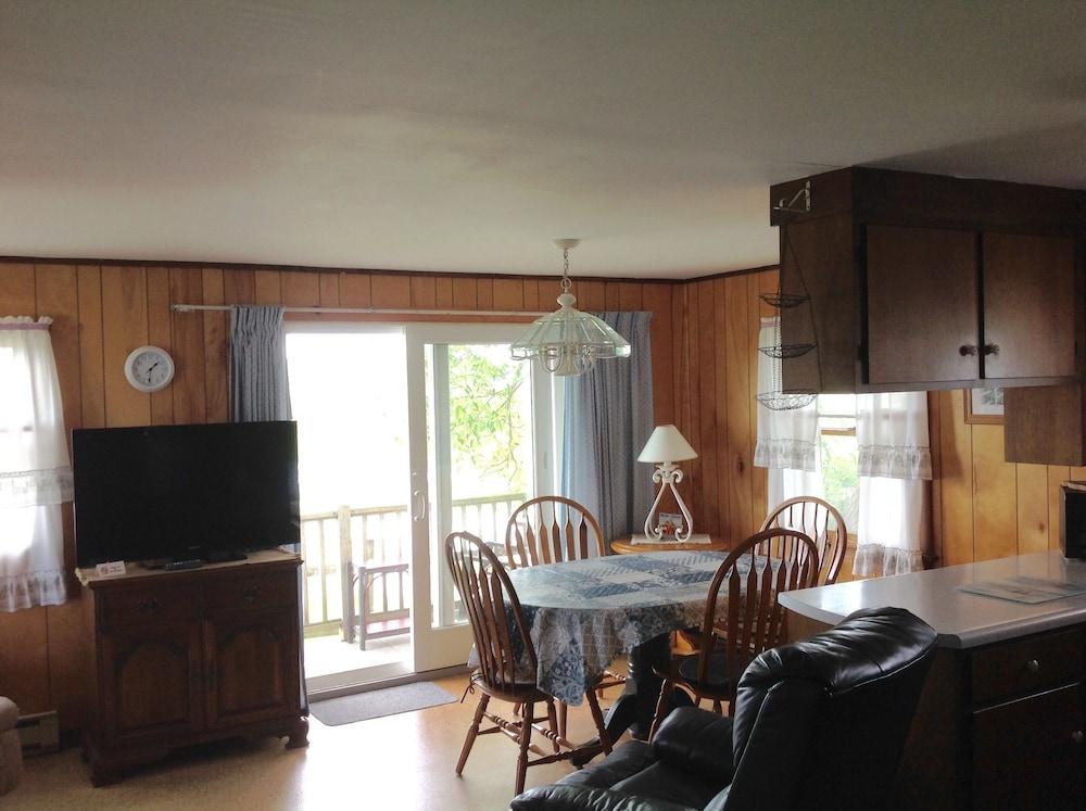 Moody's Motel & Cottages photo 25