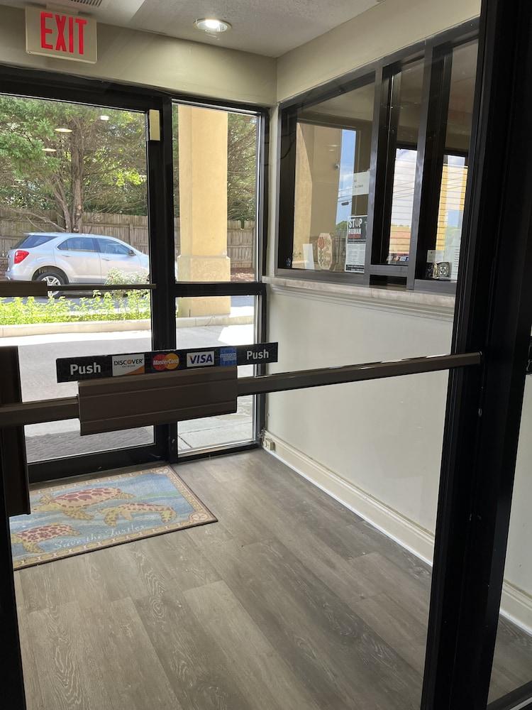 Royal Inn & Suite photo 2