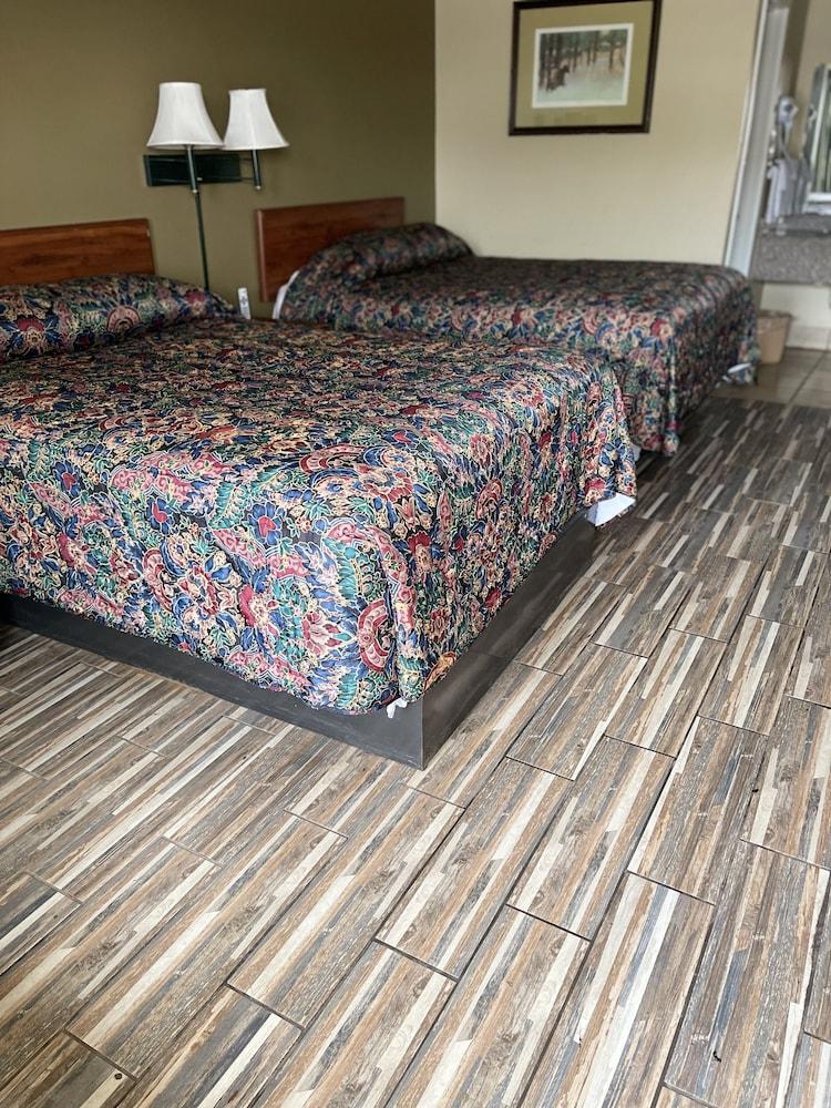Plaza Inn Big Spring photo 14