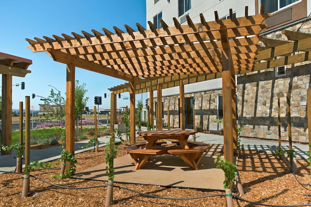 Oxford Suites Sonoma County photo 37