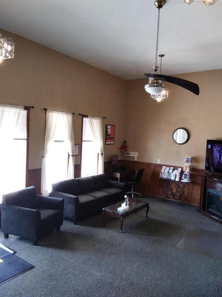 Capital O Amerihost Inn and Suites Kingdom City Hwy 54 MO photo 15