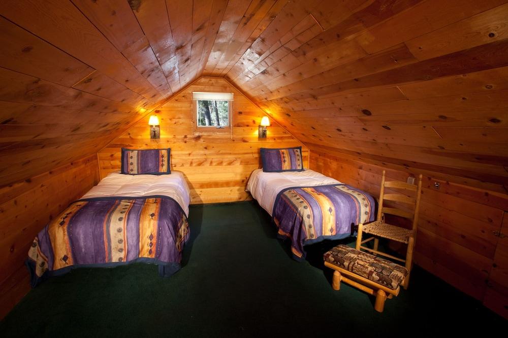 Cottam's Lodge by Alpine Village Suites photo 17