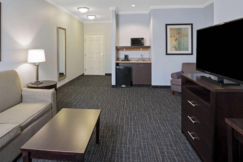 Sonesta Essential Houston Westchase photo 15