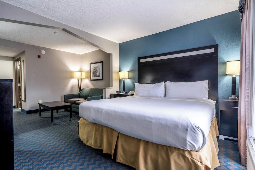 Holiday Inn Express & Suites Roanoke Rapids SE by IHG photo 27