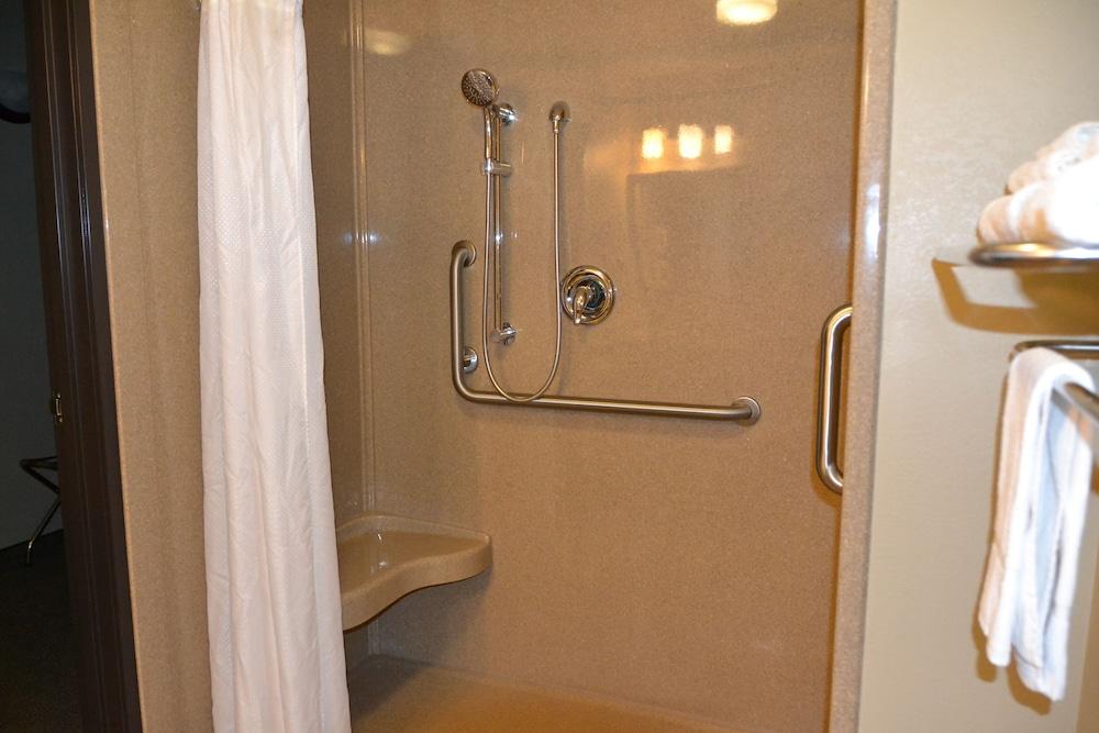 Carrington Inn & Suites photo 12