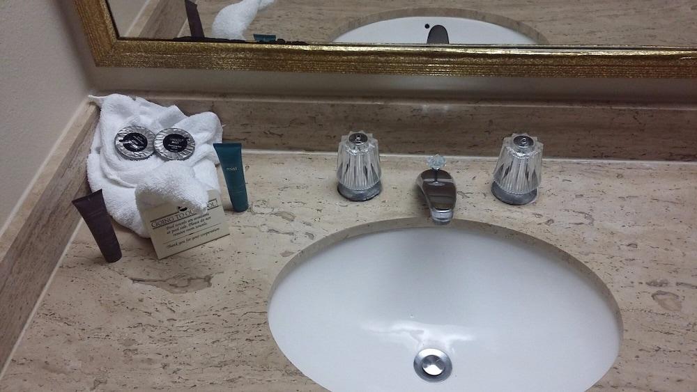 Imperial Swan Hotel & Suites photo 20