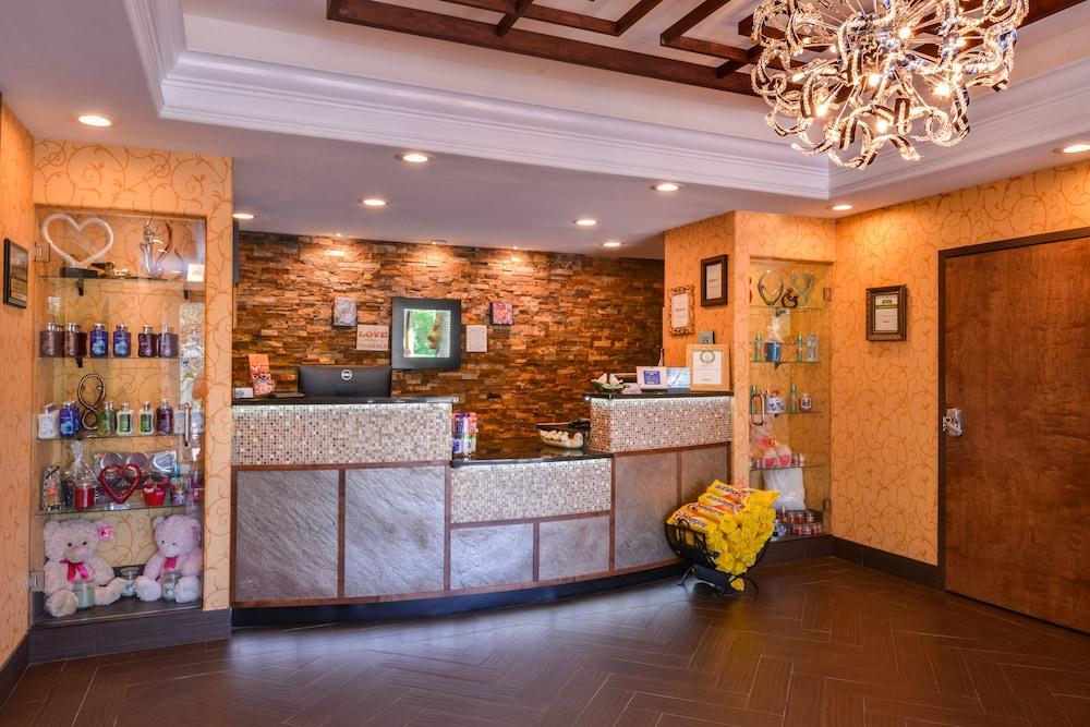 Inn of the Dove Romantic Suites with Jetted Tub & Fireplace photo 3