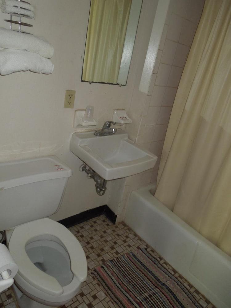 Lee's Motel photo 28