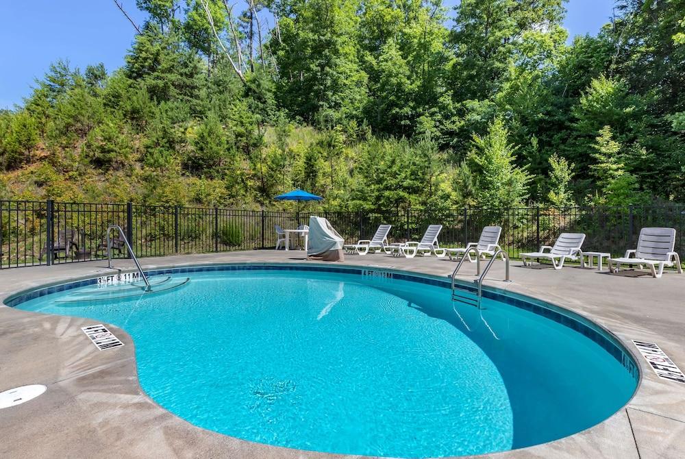 Microtel Inn & Suites By Wyndham Sylva Dillsboro Area photo 20