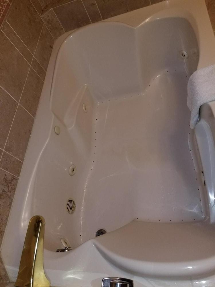 Cedar Park Whirlpool Suites photo 5