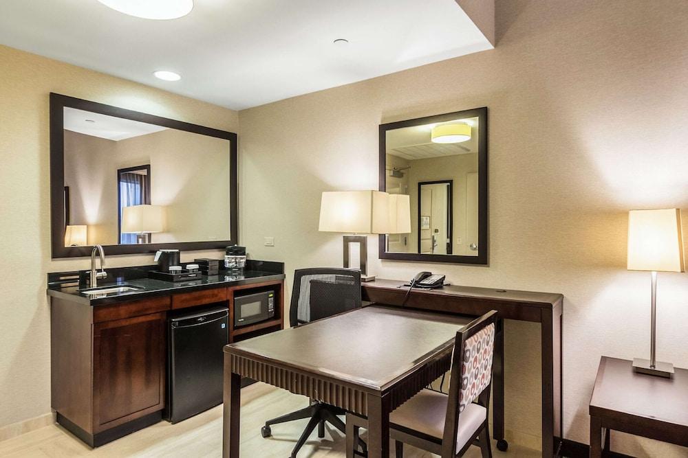 Embassy Suites Newark Airport photo 19