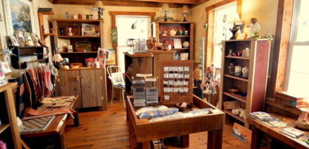 Hearthstone Inn & Suites photo 18
