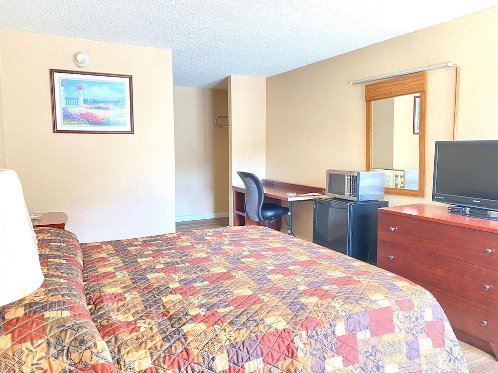 Economy Inn photo 6