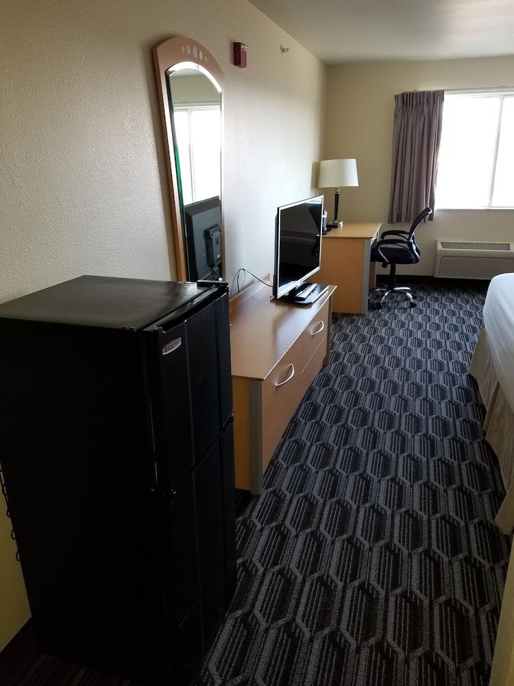 Baymont by Wyndham Noblesville photo 34