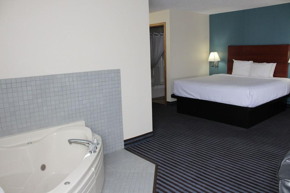 Reston Inn & Suites photo 12