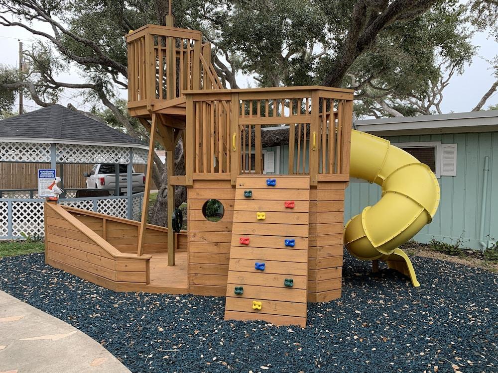 Pelican Bay Resort photo 58