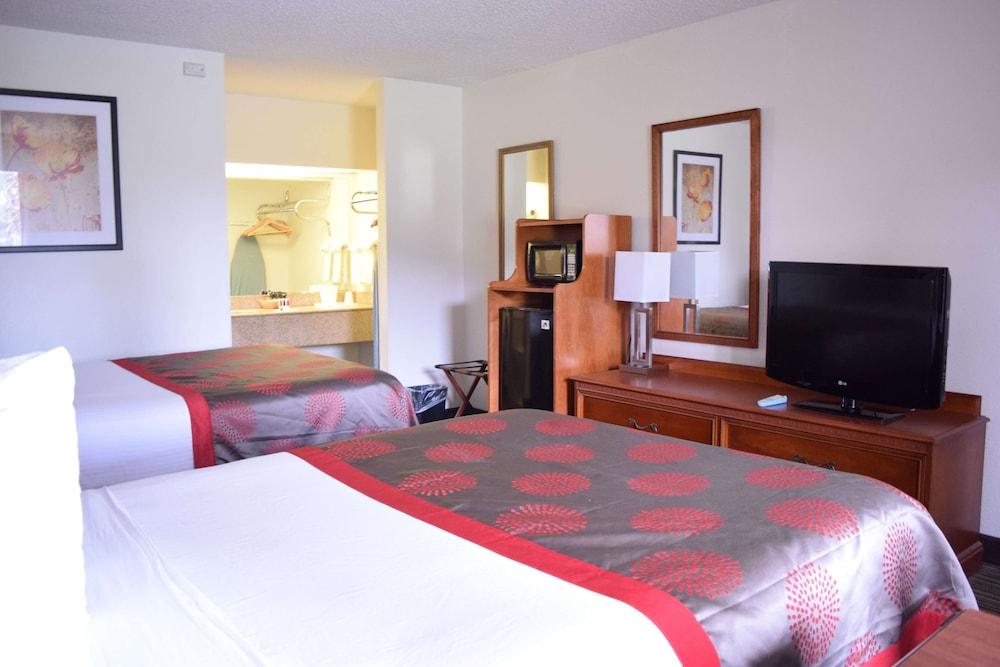 Ramada by Wyndham Savannah Gateway photo 14