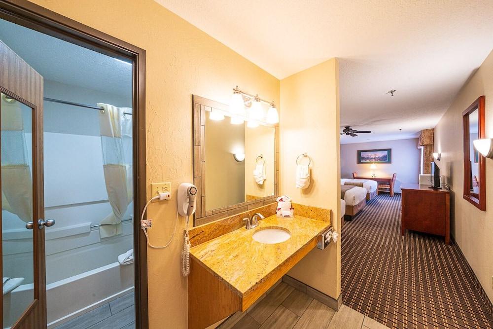 Alpine Inn & Suites photo 8