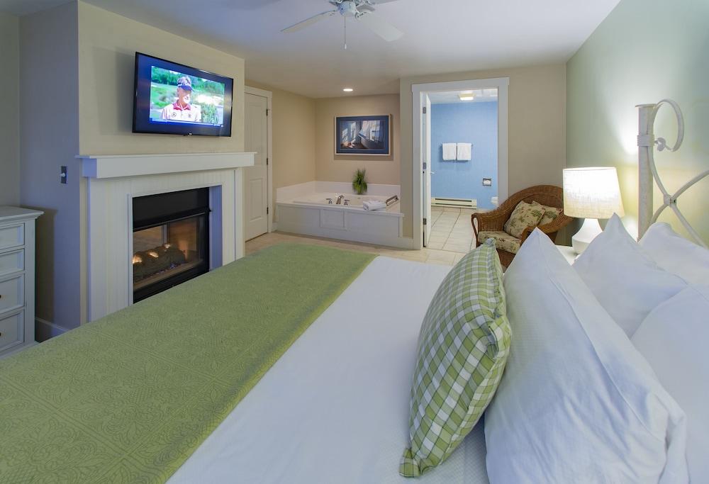 Edgewater Resort photo 17