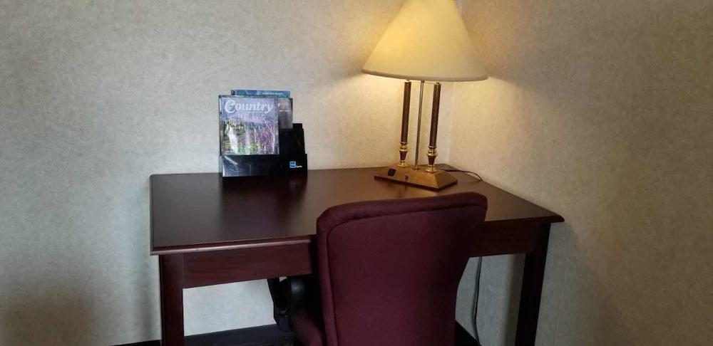 Americas Inn photo 19