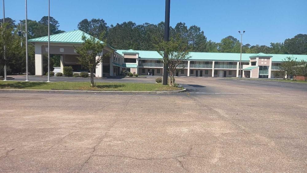 Traveler Inn and Suites photo 8