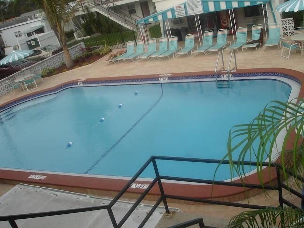 Belleair Village Motel photo 8