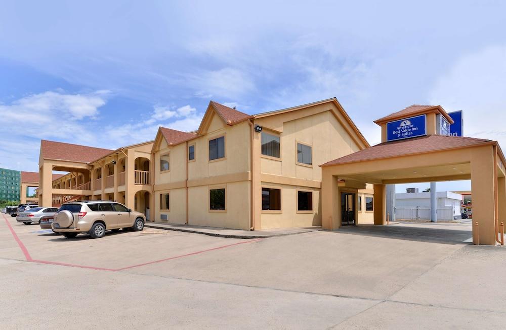 Americas Best Value Inn & Suites Houston Brookhollow NW photo 14