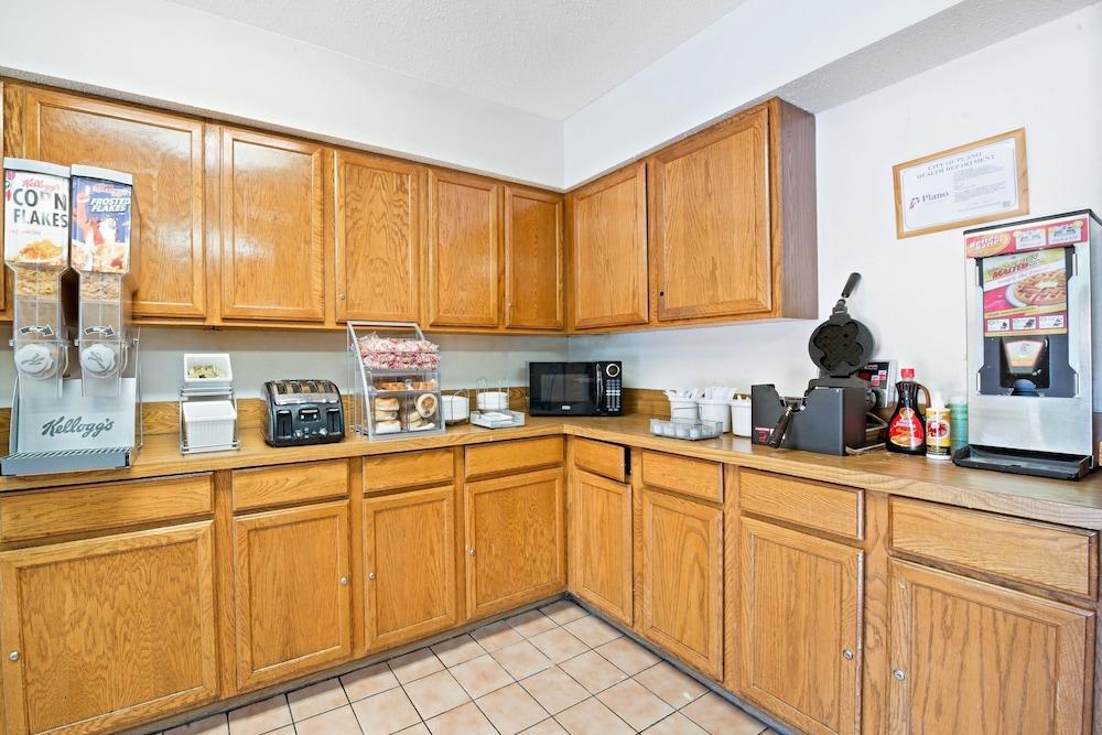 Super 8 by Wyndham Plano/Dallas Area photo 11