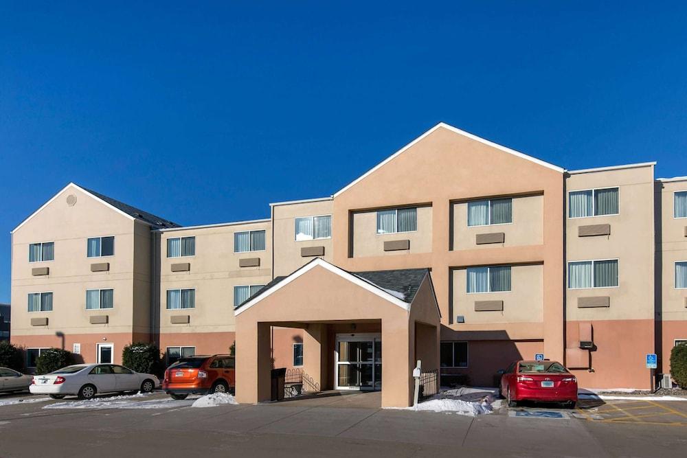 AmericInn by Wyndham St. Cloud MN Shopping Area photo 32