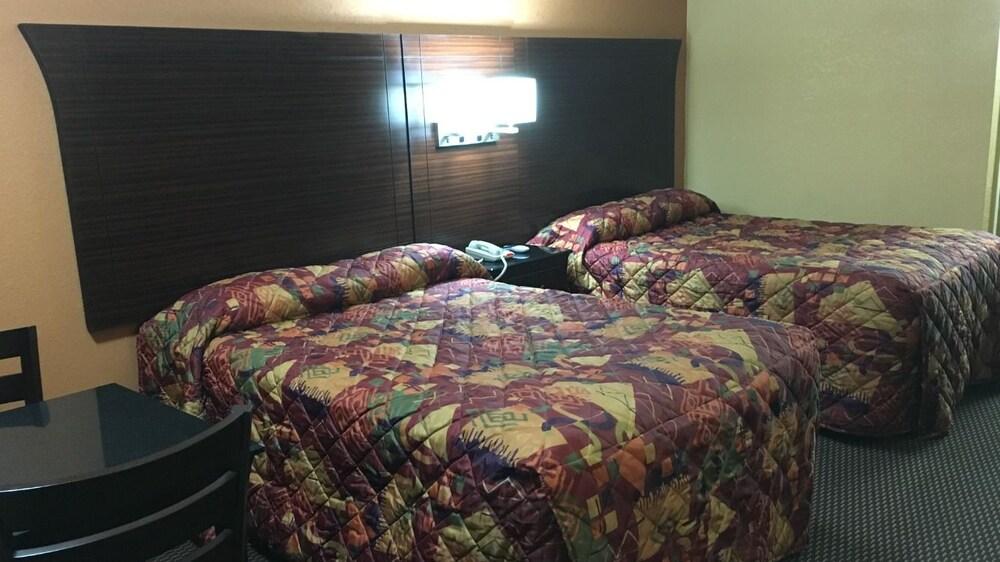 Redwood Inn and Suites photo 10