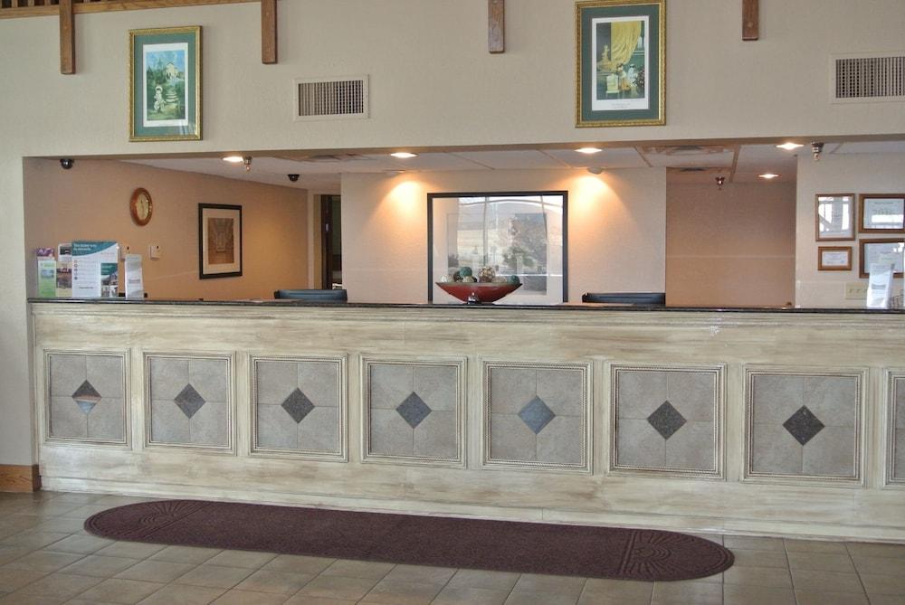 Quality Inn & Suites Carthage near Precious Moments Chapel photo 5