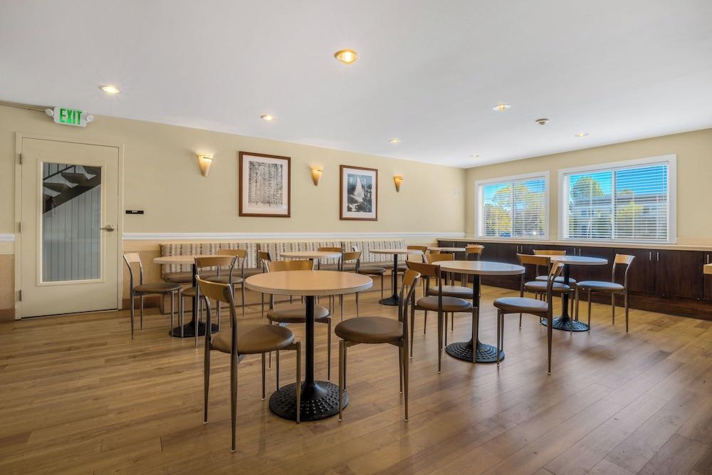 Marin Suites Hotel photo 33
